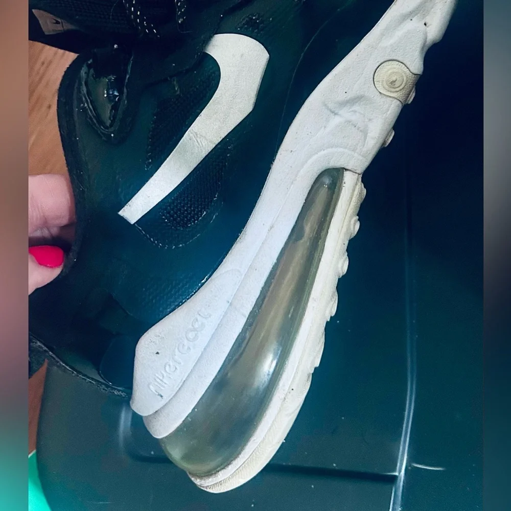 NIKE Air Max' Sporty-Style Women’s Athletic Shoes, Black & White, Size: 7, EUC